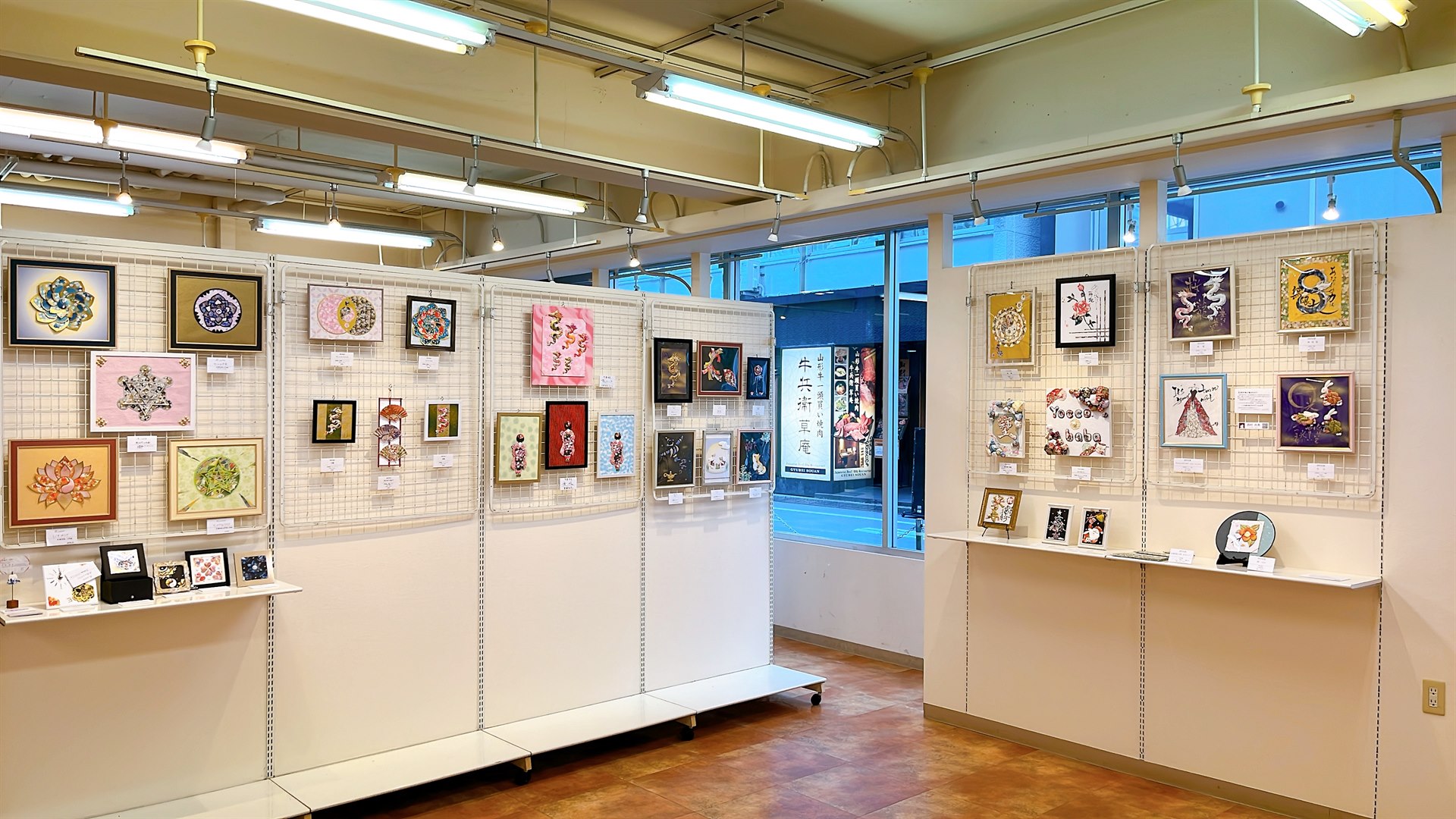 年に一度開催する友禅和紙アート作品展の会場