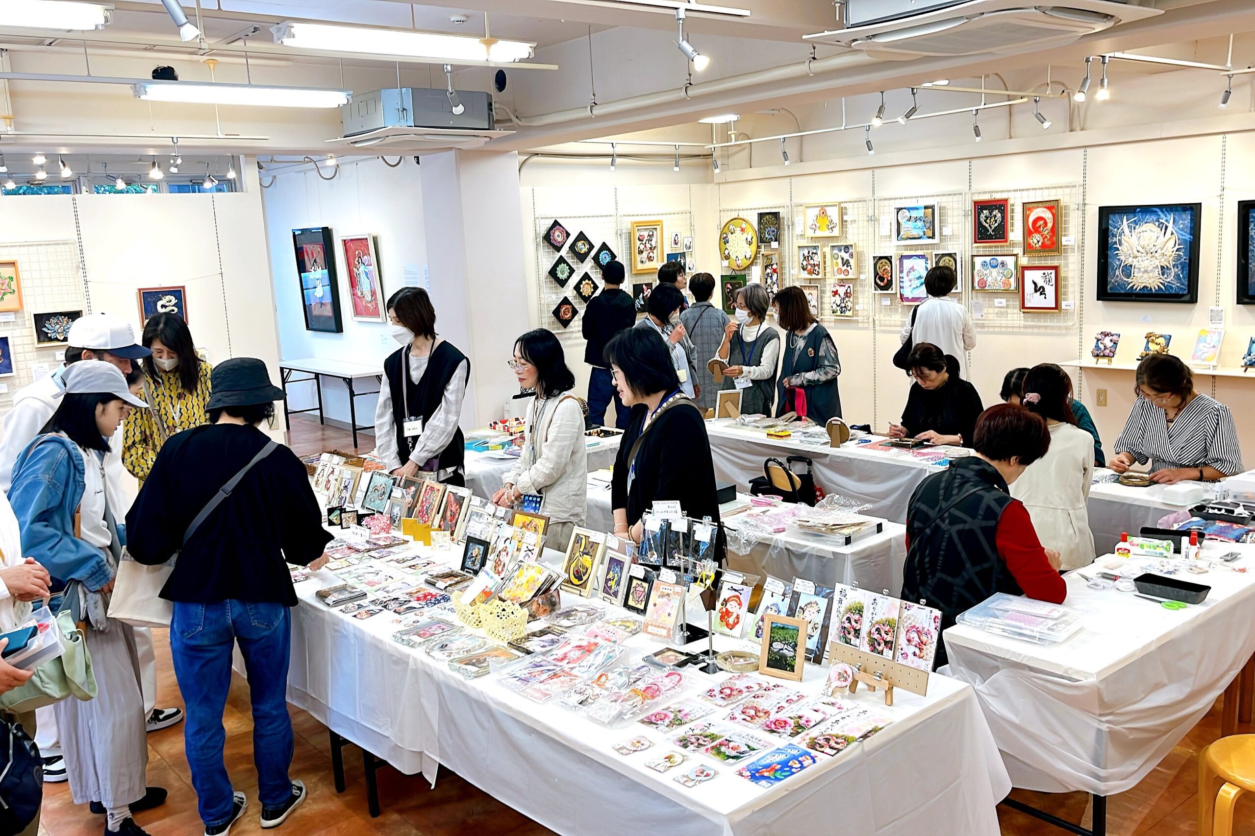 「神宿る 友禅和紙の世界」池袋展示会の会場風景